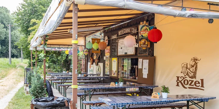 Pečená domáca klobása a pivo, radler alebo Kofola