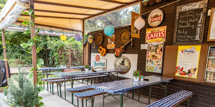 Pečená domáca klobása a pivo, radler alebo Kofola