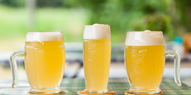 Pečená domáca klobása a pivo, radler alebo Kofola