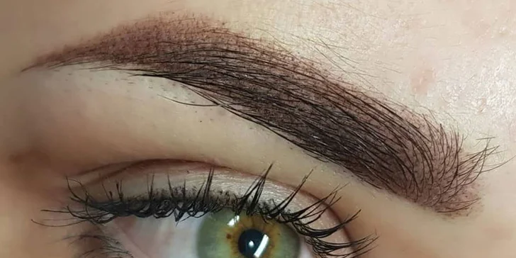 Permanentný make-up obočia či očných liniek v salóne MiAr