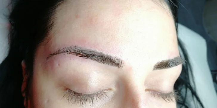 Permanentný make-up obočia či očných liniek v salóne MiAr