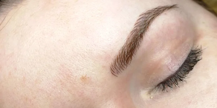 Permanentný make-up obočia či očných liniek v salóne MiAr