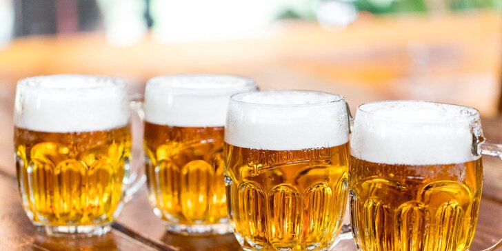 Zahaste smäd v letných horúčavách Kofolou alebo pivom Pilsner Urquell
