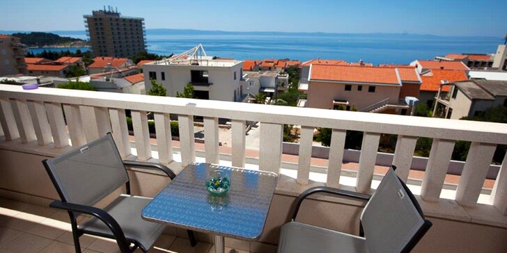 Dovolenka v letovisku Makarská: pobyt pri mori v apartmáne s balkónom