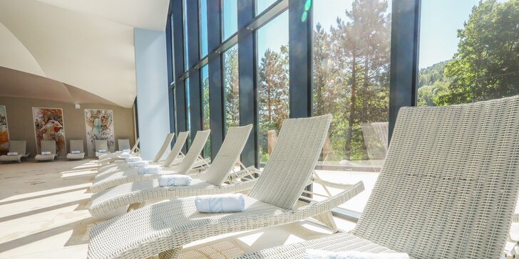 Moderný hotel s výhľadom na Sliezske Beskydy: polpenzia a neobmedzený vstup do wellness