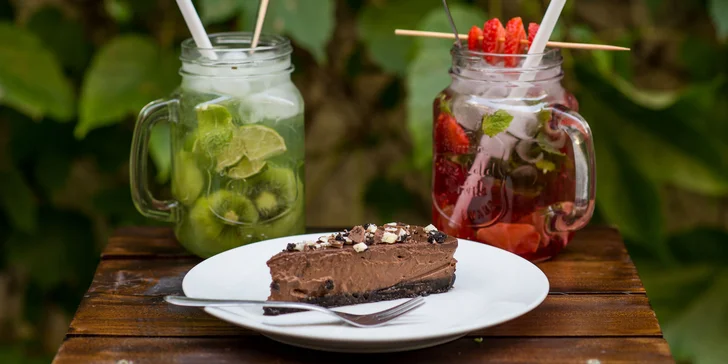 Káva alebo domáca limonáda + cheesecake v MŇAU KAFÉ