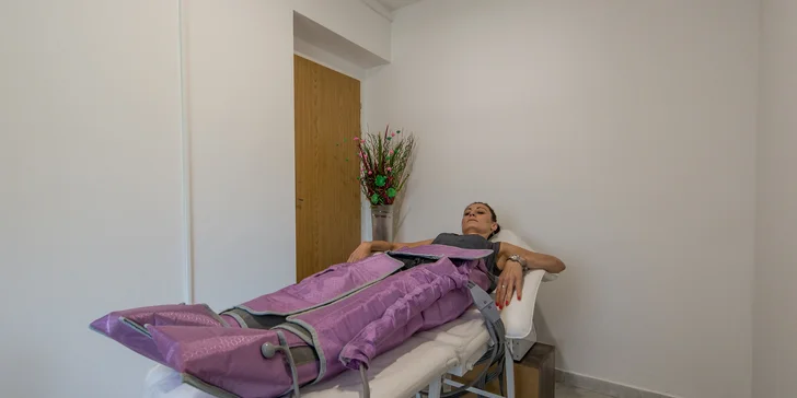 Pasívne metabolické cvičenie s lymfodrenážou či ultrazvukové odstránenie tuku