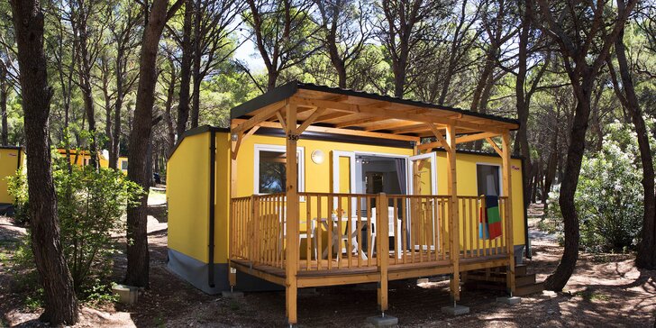 Chorvátska Baška Voda: klimatizovaný mobilný dom v kempe až pre 6 osôb