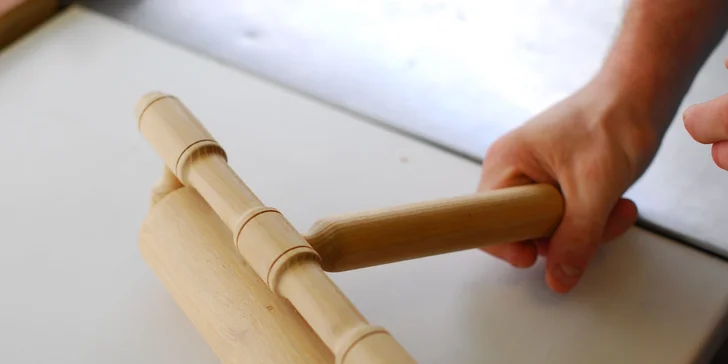 Pizzadog alebo pečené rebrá s pizza chlebom a omáčkou