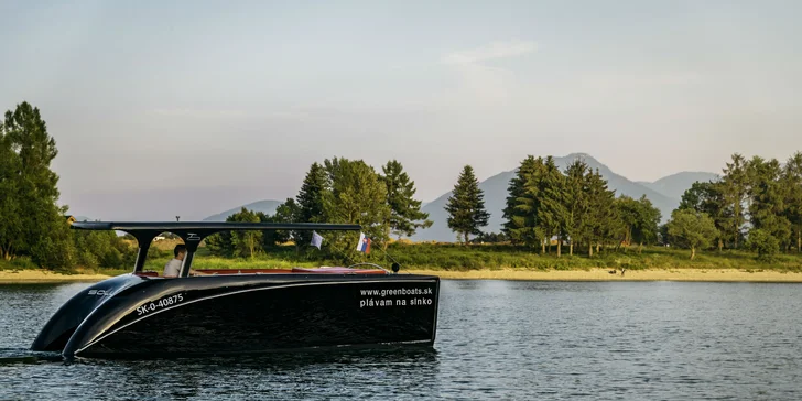 Ekologická súkromná plavba katamaranom na solárny pohon po Liptovskej Mare