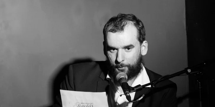 Vstupenka na zábavnú glosátorskú show Bratislavský Kaviár