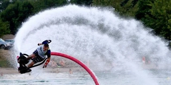 Wakeboarding a flyboarding na Zlatých Pieskoch