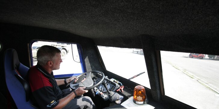 15-60 minút jazdy v kabíne gigantu Tatra 813 8×8 Truck Trial