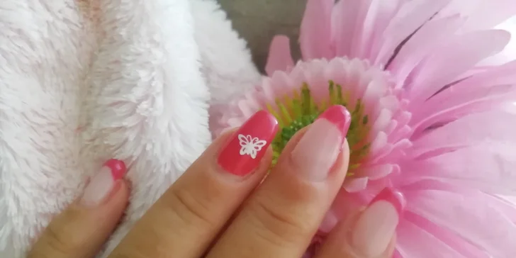Japonská manikúra či krásne gélové nechty na šablóny