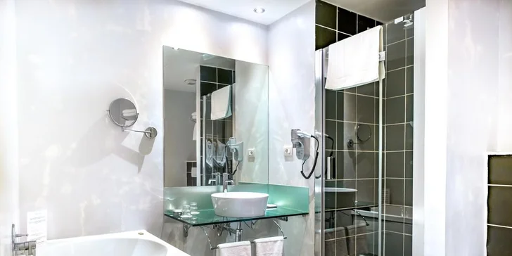 Skvelý pobyt v luxusnom hoteli Leonardo: len 300 metrov od Karlovho mosta, raňajky a plavba loďou