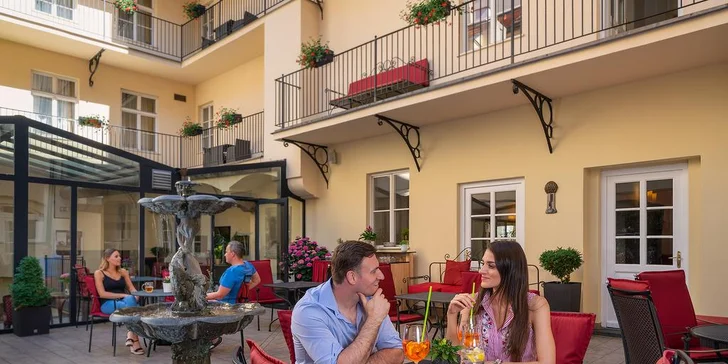 Skvelý pobyt v luxusnom hoteli Leonardo: len 300 metrov od Karlovho mosta, raňajky a plavba loďou