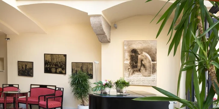 Skvelý pobyt v luxusnom hoteli Leonardo: len 300 metrov od Karlovho mosta, raňajky a plavba loďou