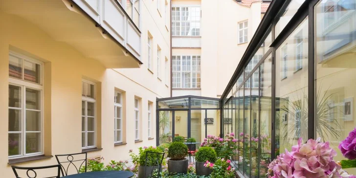 Skvelý pobyt v luxusnom hoteli Leonardo: len 300 metrov od Karlovho mosta, raňajky a plavba loďou