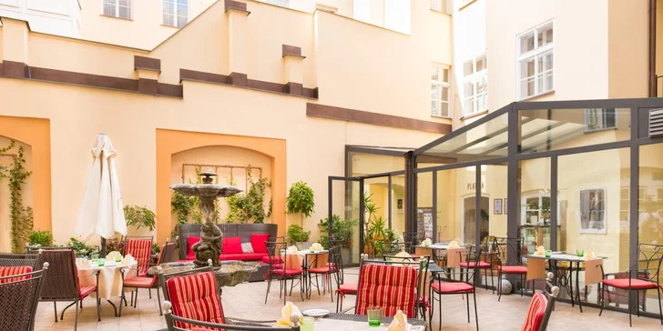 Skvelý pobyt v luxusnom hoteli Leonardo: len 300 metrov od Karlovho mosta, raňajky a plavba loďou
