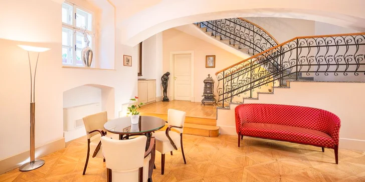 Skvelý pobyt v luxusnom hoteli Leonardo: len 300 metrov od Karlovho mosta, raňajky a plavba loďou