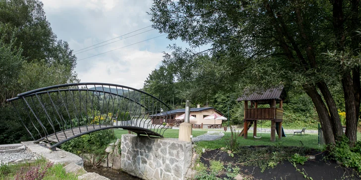 Tradičné špeciality z domácej bryndze alebo grilované rebierka
