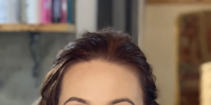 Dokonalé obočie s rôznymi druhmi úpravy alebo líčenie v Andrea Beauty