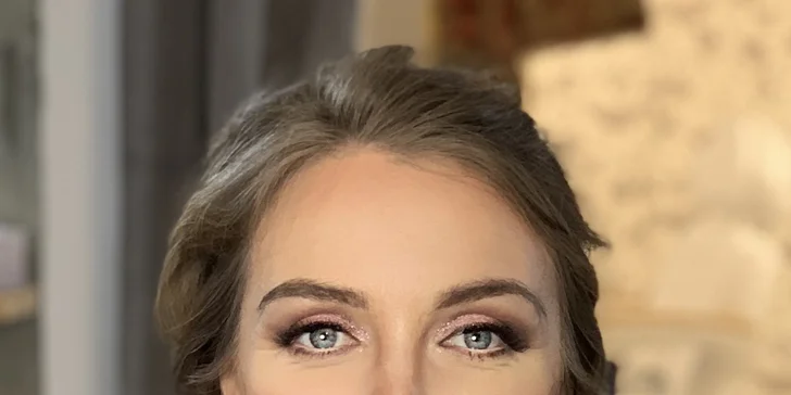 Dokonalé obočie s rôznymi druhmi úpravy alebo líčenie v Andrea Beauty