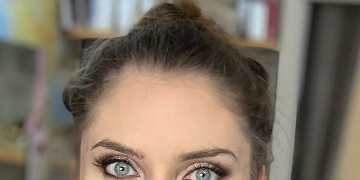 Dokonalé obočie s rôznymi druhmi úpravy alebo líčenie v Andrea Beauty