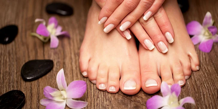 Vyberte si z niekoľkých druhov manikúr a pedikúr v Asti Nails Studio