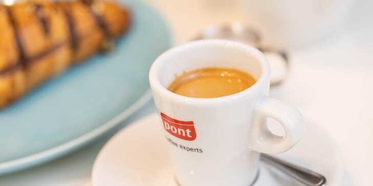 Kvalitná káva či fresh nápoj s plneným croissantom v Cafés PONT