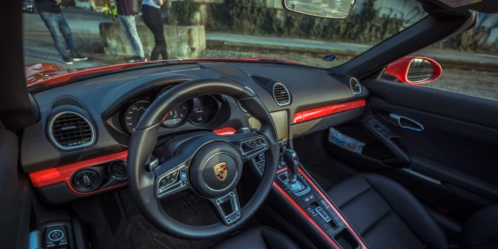 Jazda v kabriolete Porsche 718: skroťte jeho 380 koní!