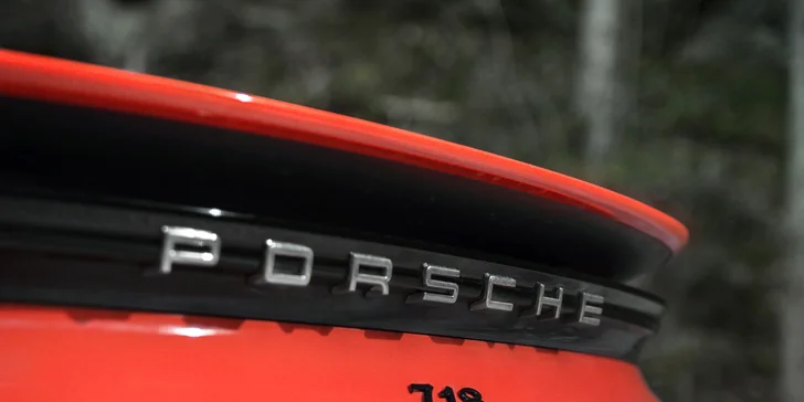 Jazda v kabriolete Porsche 718: skroťte jeho 380 koní!