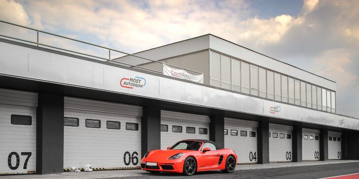 Jazda v kabriolete Porsche 718: skroťte jeho 380 koní!