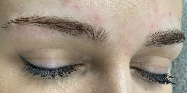 Dokonalé obočie s rôznymi druhmi úpravy alebo líčenie v Andrea Beauty