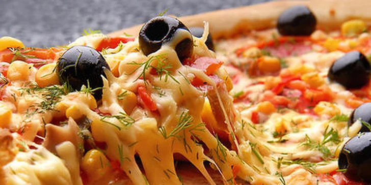 2 x pizza podľa vlastného výberu aj s dovozom 
