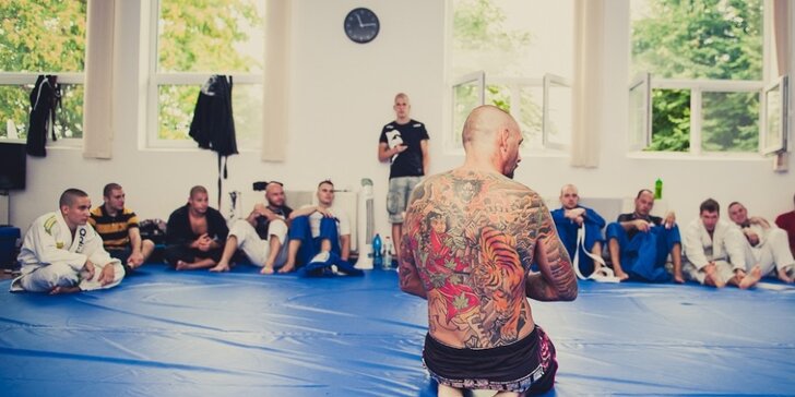 Ranné kruhové tréningy na zhadzovanie váhy, tréningy Brazílskeho jiu-jitsu a letný BJJ kemp