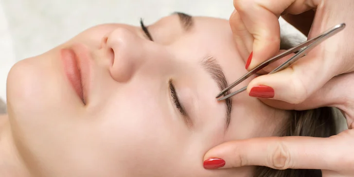 Úprava a farbenie obočia alebo profi líčenie v Andrea Beauty