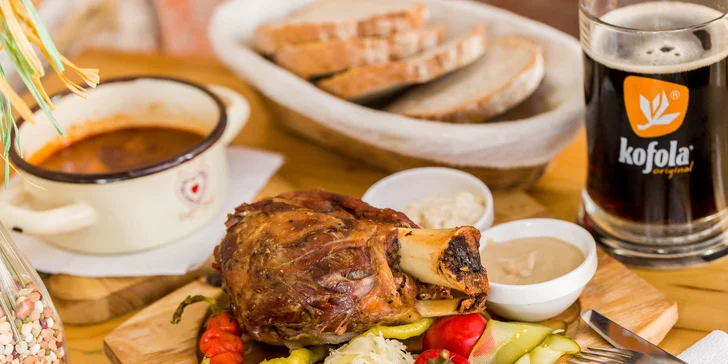 Konfitované bravčové koleno, domáca držková a pivo alebo Kofola