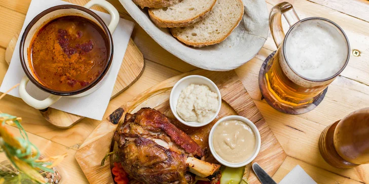 Konfitované bravčové koleno, domáca držková a pivo alebo Kofola