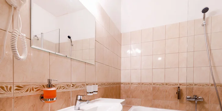Pobyt v 4* hoteli v centre Varov: raňajky či polpenzia a wellness procedúry