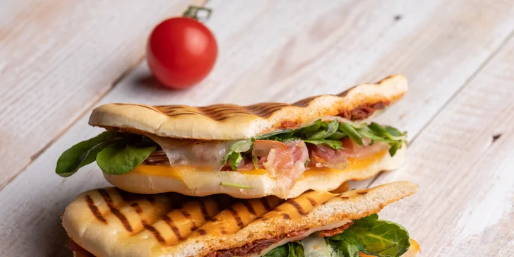 Chrumkavé panini či čerstvé šaláty v Primitivo
