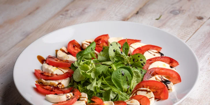 Chrumkavé panini či čerstvé šaláty v Primitivo