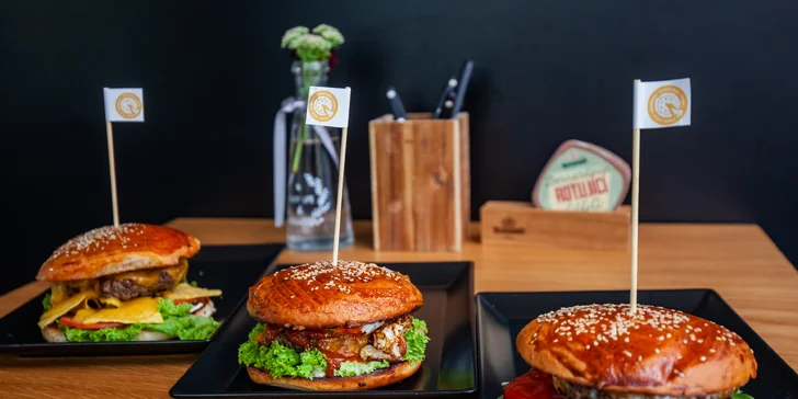 Burgery podľa domácej receptúry s hranolčekmi, omáčkou aj nápojom - bezkontaktný výdaj!