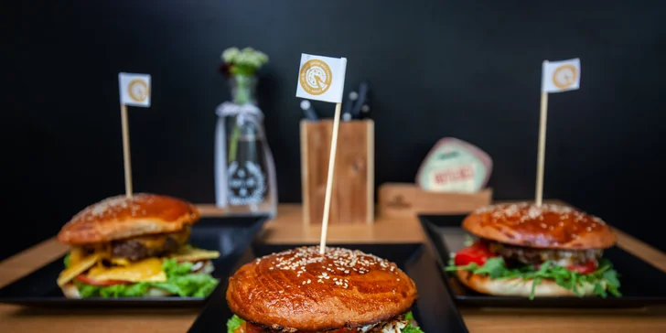Burgery podľa domácej receptúry s hranolčekmi, omáčkou aj nápojom - bezkontaktný výdaj!