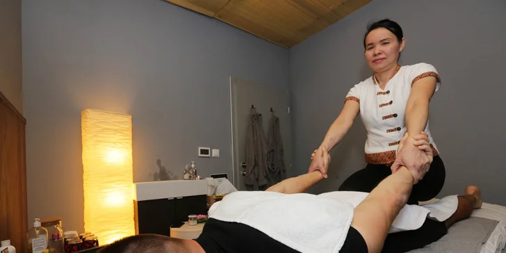 Pravá thajská masáž, aromatická olejová masáž alebo masáž chodidiel