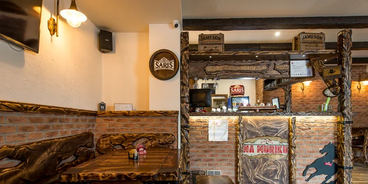 Tradičná klobáska, utopence či pivo v obľúbenej Pivárni na Muriku