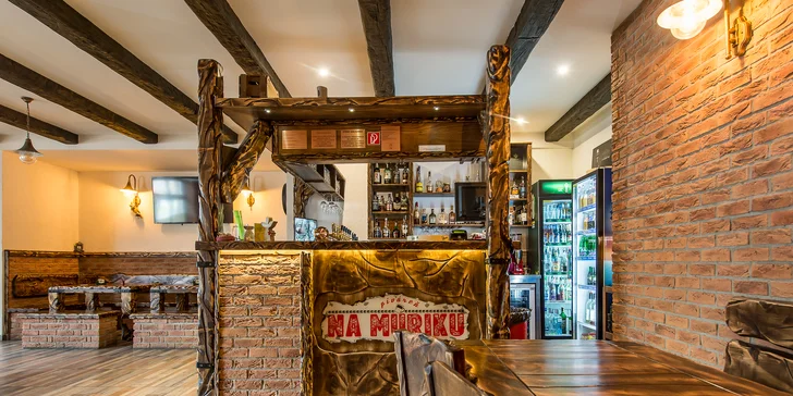 Tradičná klobáska, utopence či pivo v obľúbenej Pivárni na Muriku