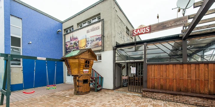 Tradičná klobáska, utopence či pivo v obľúbenej Pivárni na Muriku