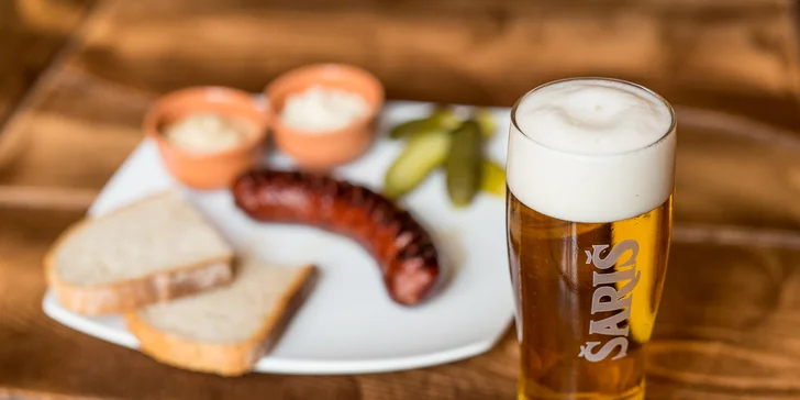 Tradičná klobáska, utopence či pivo v obľúbenej Pivárni na Muriku