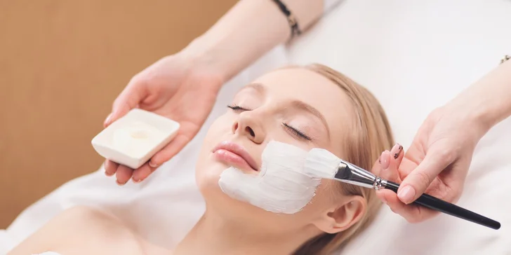 Tvár čistá, vyhladená, oddýchnutá či dokonale nalíčená v salóne Golden Relax